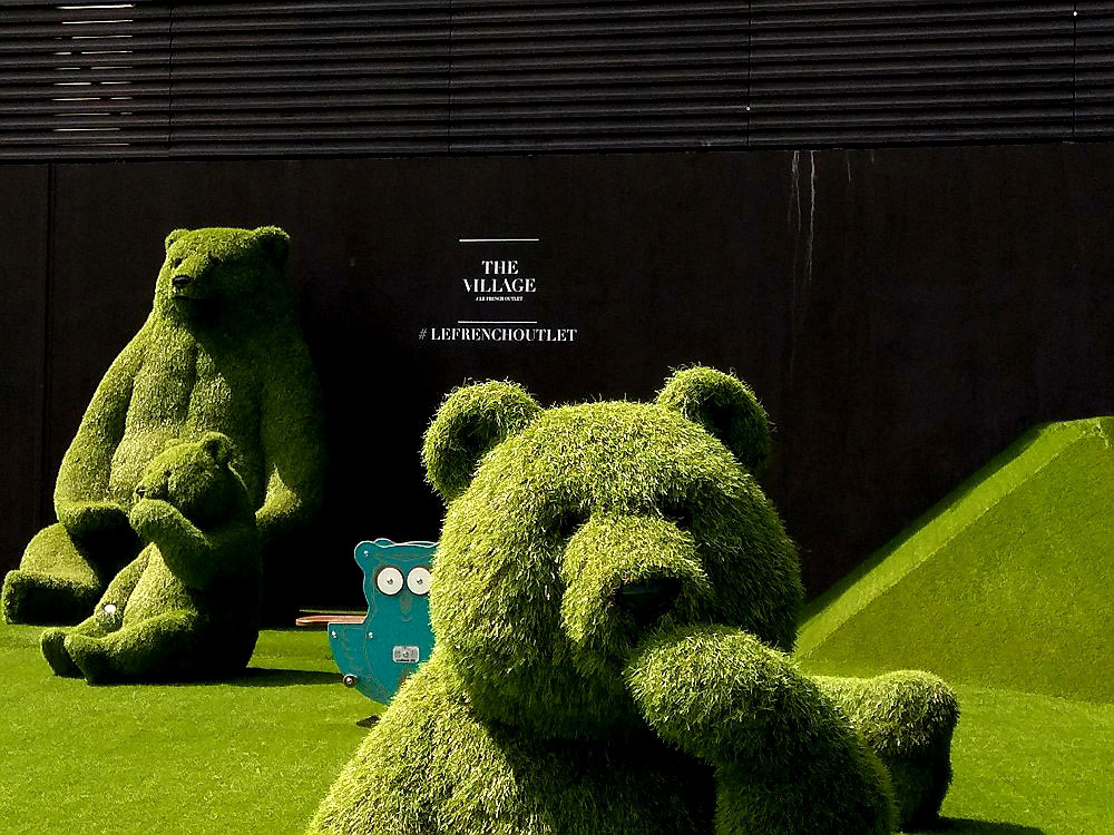 Large Bear Sitting - Image 2